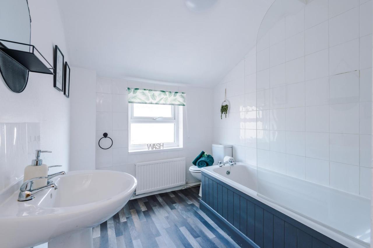 Spacious 2-Bed City-Centre Cottage In Chester By 53 Degrees Property - Ideal For Groups & Couples - Sleeps 6 Exteriör bild